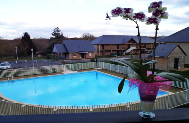 Studio with swimming pool just outside Honfleur