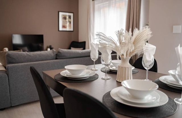 Stunning Chester apartment with canal views -for 6