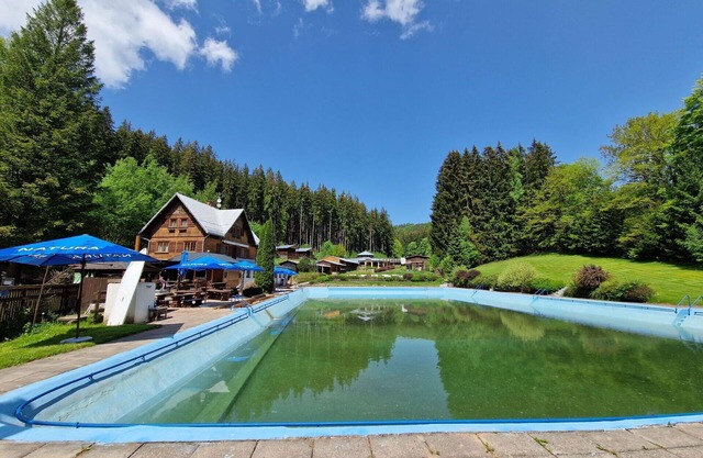 Stunning private villa for 21 people with pool, WIFI, TV, terrace, pets allowed and parking