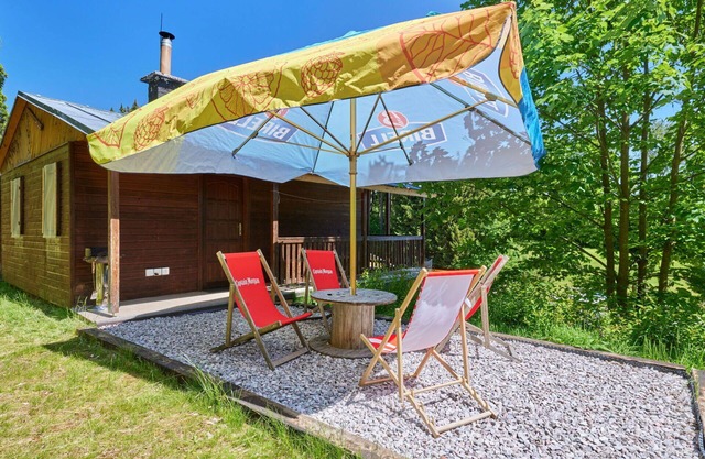 Stunning private villa for 4 people with pool, WIFI, TV, patio, pets allowed and parking