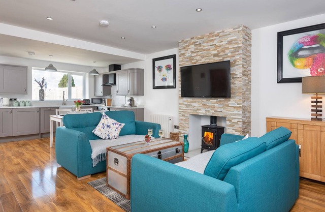 Stunning 1-Bed Cottage near Carlisle with Hot tub