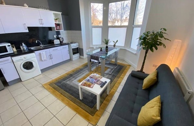 Stunning 1 Bed spacious Apartment for EVENTS-Central Cardiff