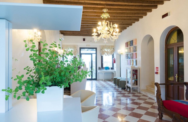 Stunning 15-Bed Villa in Dolo, close to Venice, IT