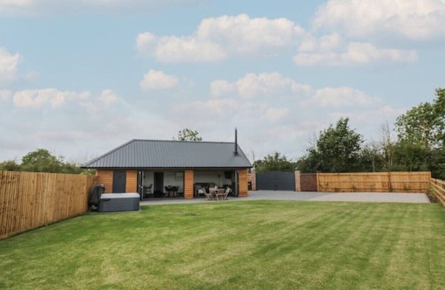 Stunning 2 Bedroom Barn with Hot Tub