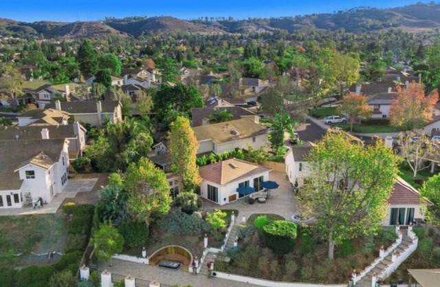 Stunning 2-bedroom house w/fitness room, outdoor kitchen WiFi in Moorpark