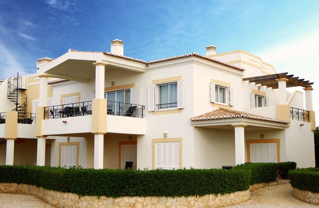 Stunning 3 Bedroom Townhouse, near the pool, located in the views, Salema