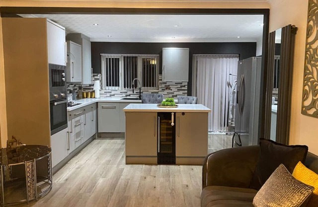 Stunning 3-bedroom Great Sankey Home