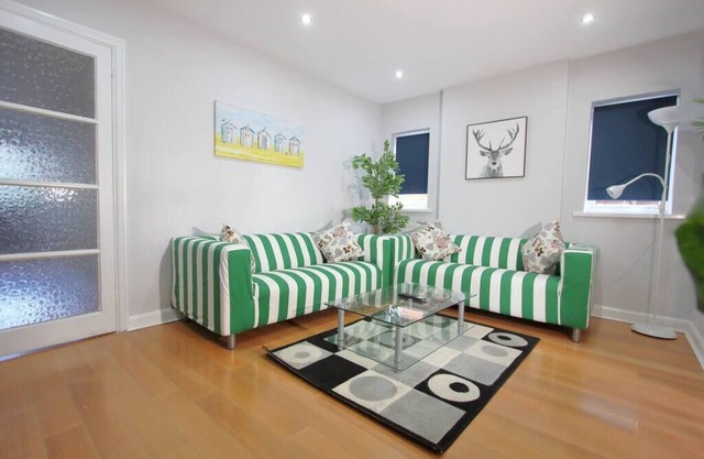 Stunning 3 Bedroom 2 Bathroom Bungalow by CozyNest