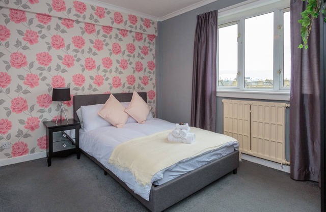 Stunning 3 bedroom Apartment, Edinburgh