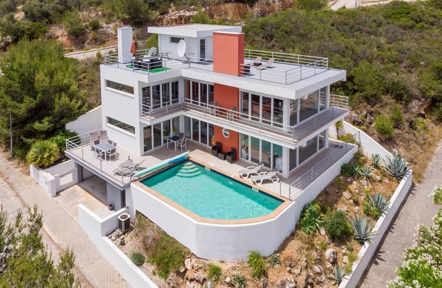 Stunning 3 bedroom 'glass' villa with panoramic views & infinity pool