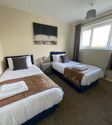 Stunning 3 bedrooms house with Garden and Free Parking