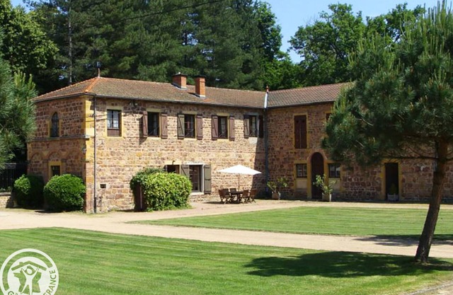 Stunning 4-Bed Gîte with 80ha Park, Pool, Tennis & More in Parigny
