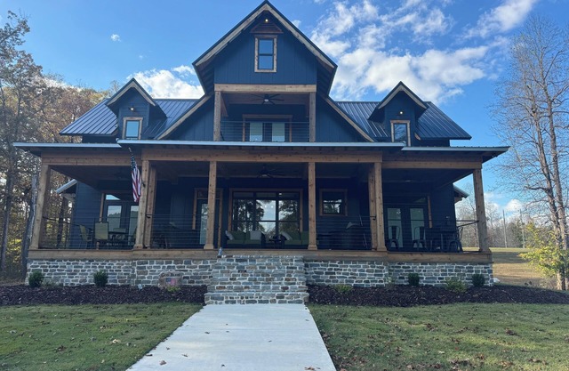 Stunning 4-bedroom house with amazing outdoor space and dock in Double Springs.