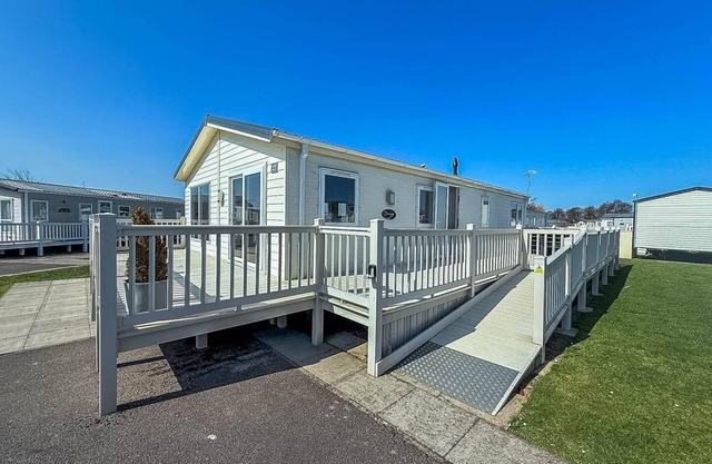 Stunning 4 berth lodge with decking at Manor Park in Hunstanton ref 23173K
