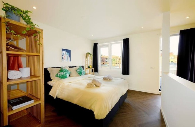 Stunning 45m2 Penthouse with Terrace (R-65-C)