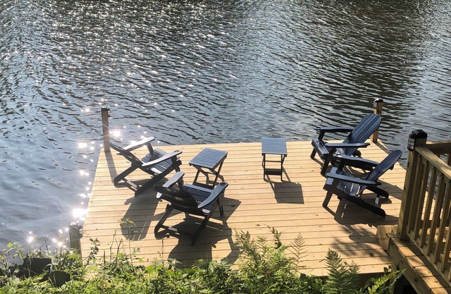 Stunning 5 bed Waterfront Oasis with deck over the River