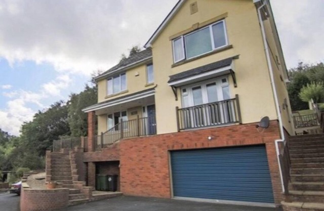 Stunning 5 bedroom family home with unrivalled views