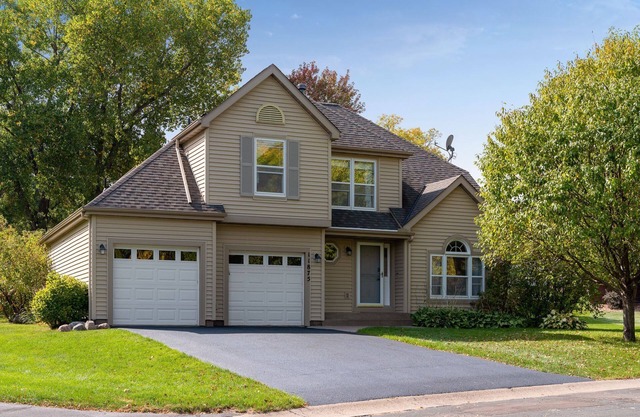 Stunning 5 BR, 2 King Bed, 2 Garage, 4 BTH Family Friendly Home with Hot Tub