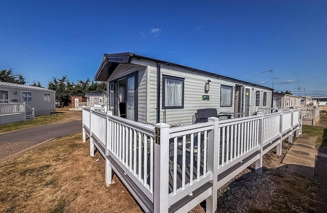Stunning 6 berth caravan at Suffolk Sands Holiday Park ref 45031G