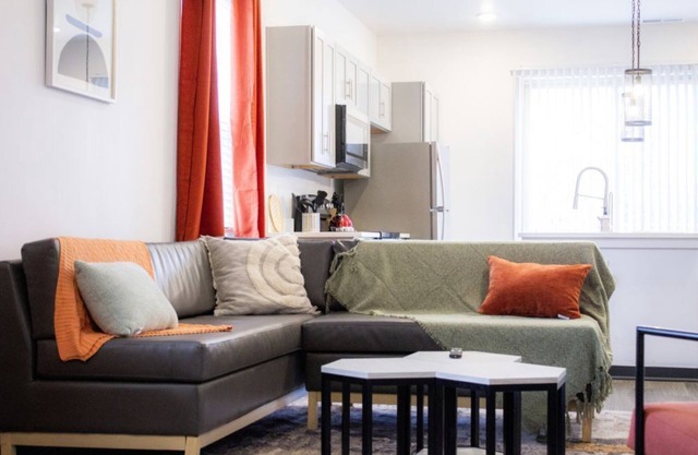 Stunning and Modern 4-BR House with On-Site Pool