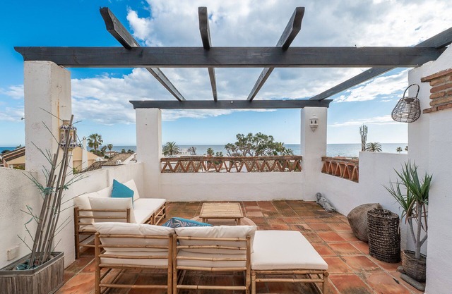 Stunning andaluzian 3 bedroom house with sea views — 60 meters from the beach