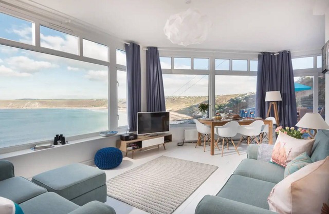 Stunning apartment with panoramic views over Sennen Coven