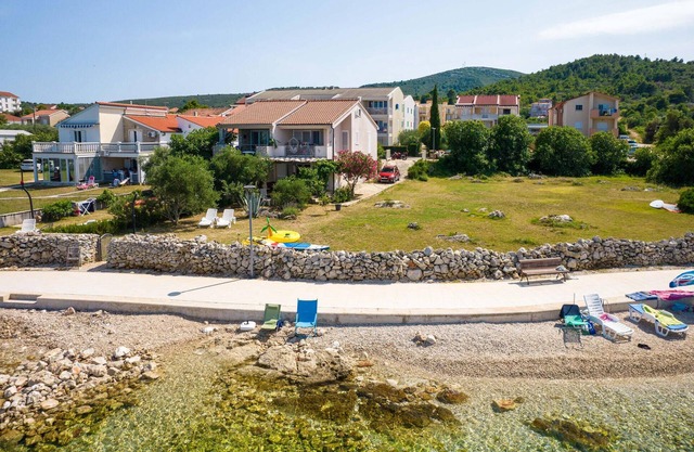 Stunning apartment in Dobropoljana