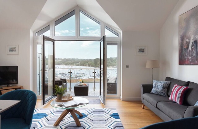 Stunning apartment in Falmouth, 2 beds, 2 baths, sea view