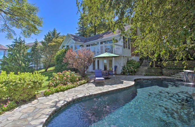 Stunning Bayfront Sandy Hook Retreat Views and Yard