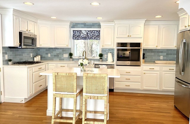 Stunning Beach Cottage just steps from Marblehead Harbor and Town