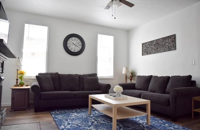 Stunning Big Home Near Downtown North Shore & More