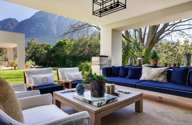 Stunning Bishopscourt home with mountain views