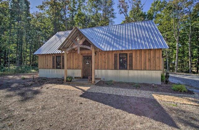 Stunning Cabin Getaway with Private Hot Tub!