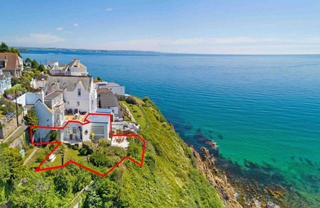 Stunning clifftop 2 bedroom apartment