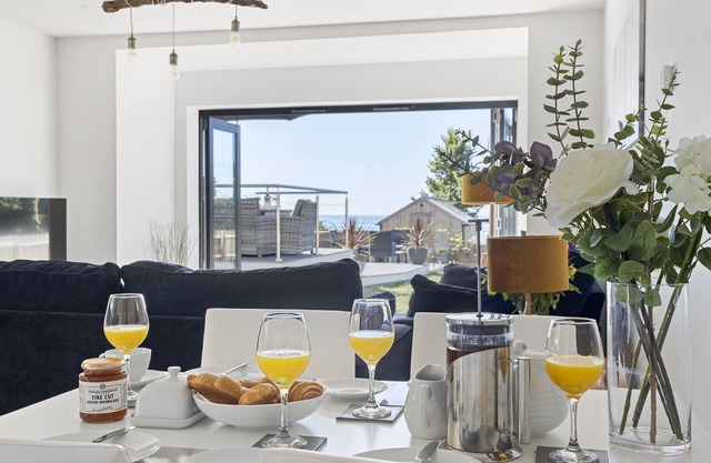 Stunning Coastal Apartment in south Devon with Sea Views & Garden