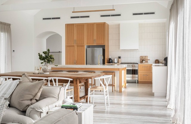 Stunning Coastal Family Retreat - 5 minute walk to beaches
