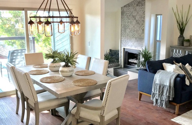 Stunning Coastal Home! Surfboards, kayaks, bikes, air hockey, gorgeous!