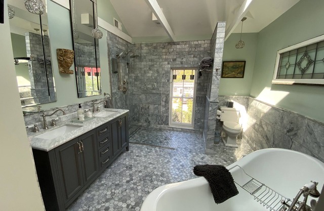 Stunning Contemporary Victorian in Urban Setting with Lavish Kitchen & Baths