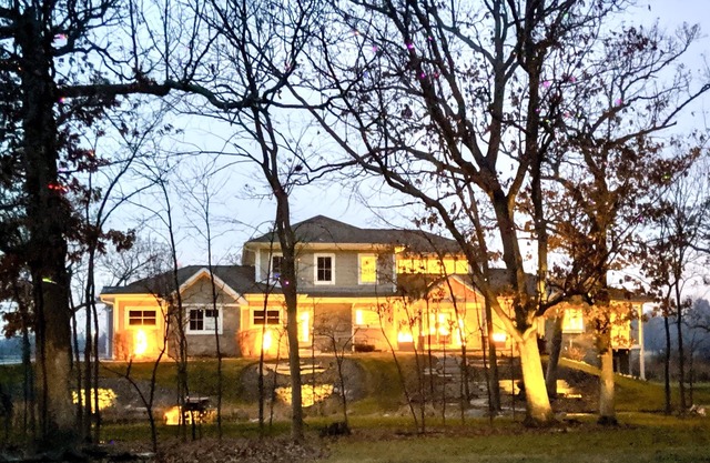 Stunning contemporary lakefront lodge - free seasonal pontoon!