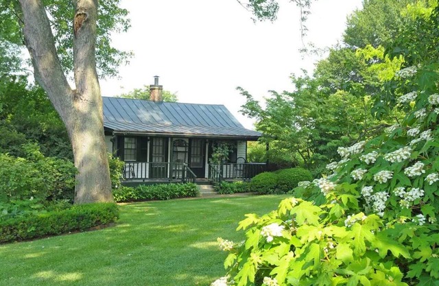 Stunning Cottage in Famous KY Garden | Sleeps 2