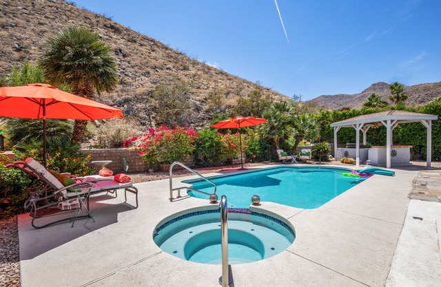 Stunning Desert Oasis