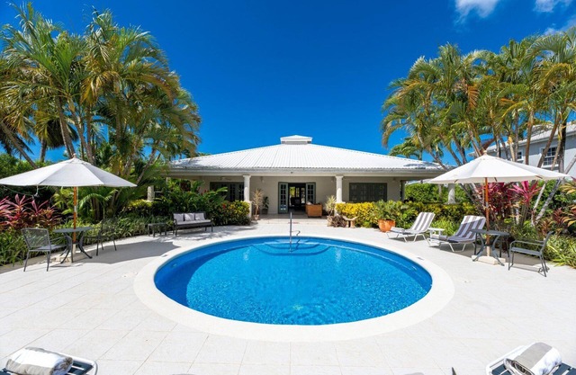 Stunning Family Villa with Private Pool Near Beach - Gibbs Glade Villa