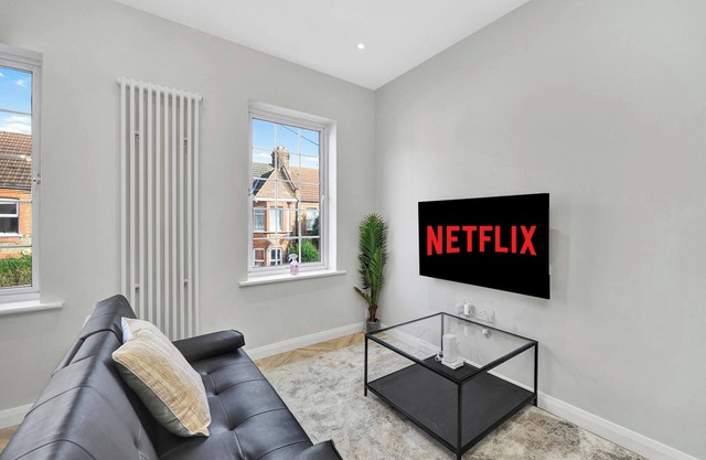 Stunning Flat near Stratford Shopping Centre