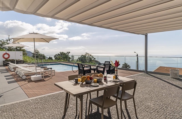 Stunning Funchal Villa | 3 Bedrooms | Vila da Portada | Panoramic Sea Views |.