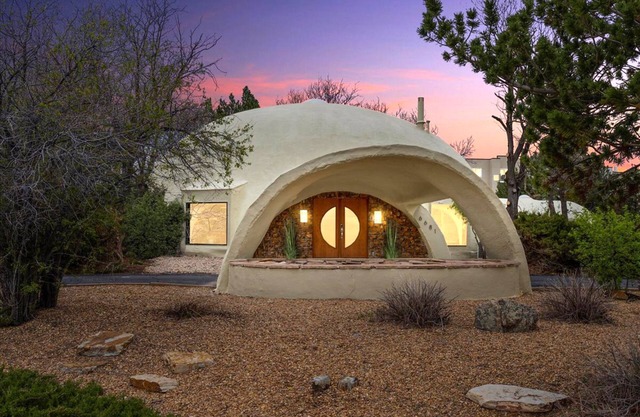 Stunning geodome with Indoor Pool and Hot Tub! Minutes from the heart of Denver.
