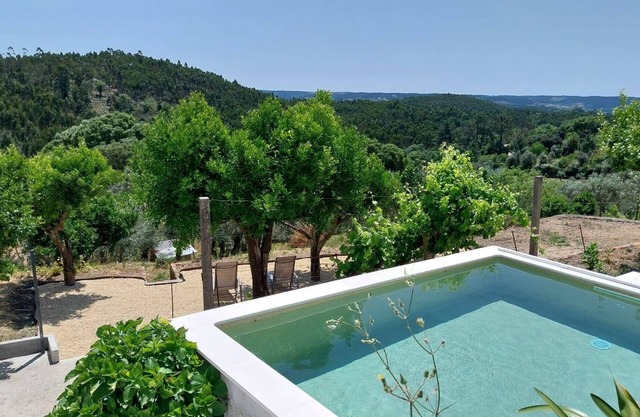 Stunning Hilltop Views Orchard, Pool & Serenity