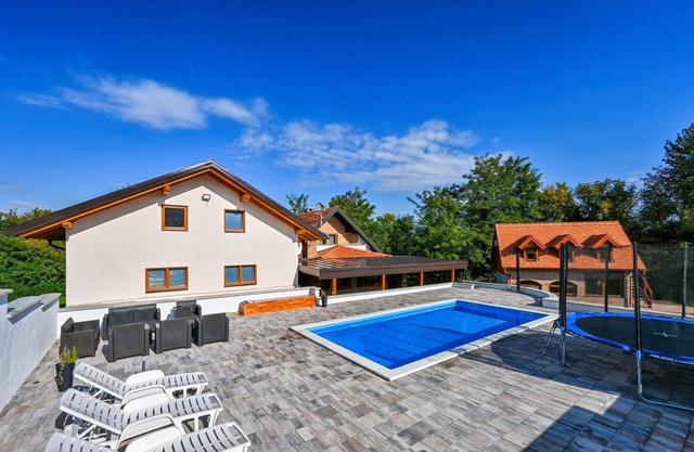 Stunning home in Vinogradi Ludbreski