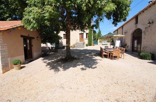 Stunning Holiday Accomodation with Private Pool for up to 12 People