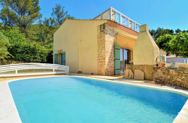 Stunning home in Laudun L Ardoise