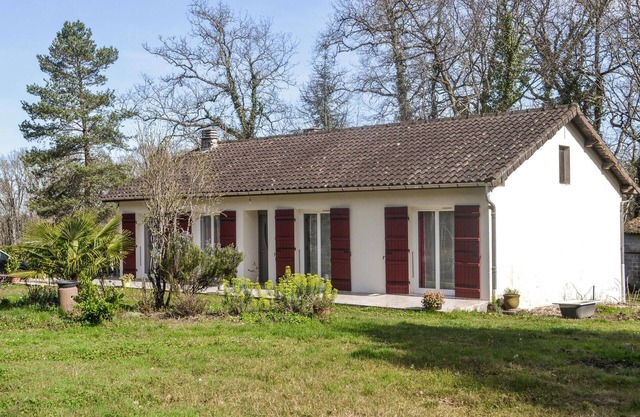 Stunning home in Biras with kitchenette
